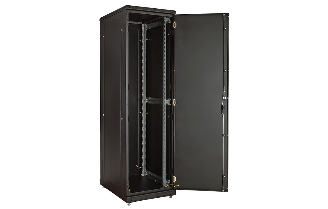 Шкаф телекоммуникационный напольный 19",18U(600x800), ШТ-НП-М-18U-600-800-М-Ч, передняя дверь металл, черный ССД